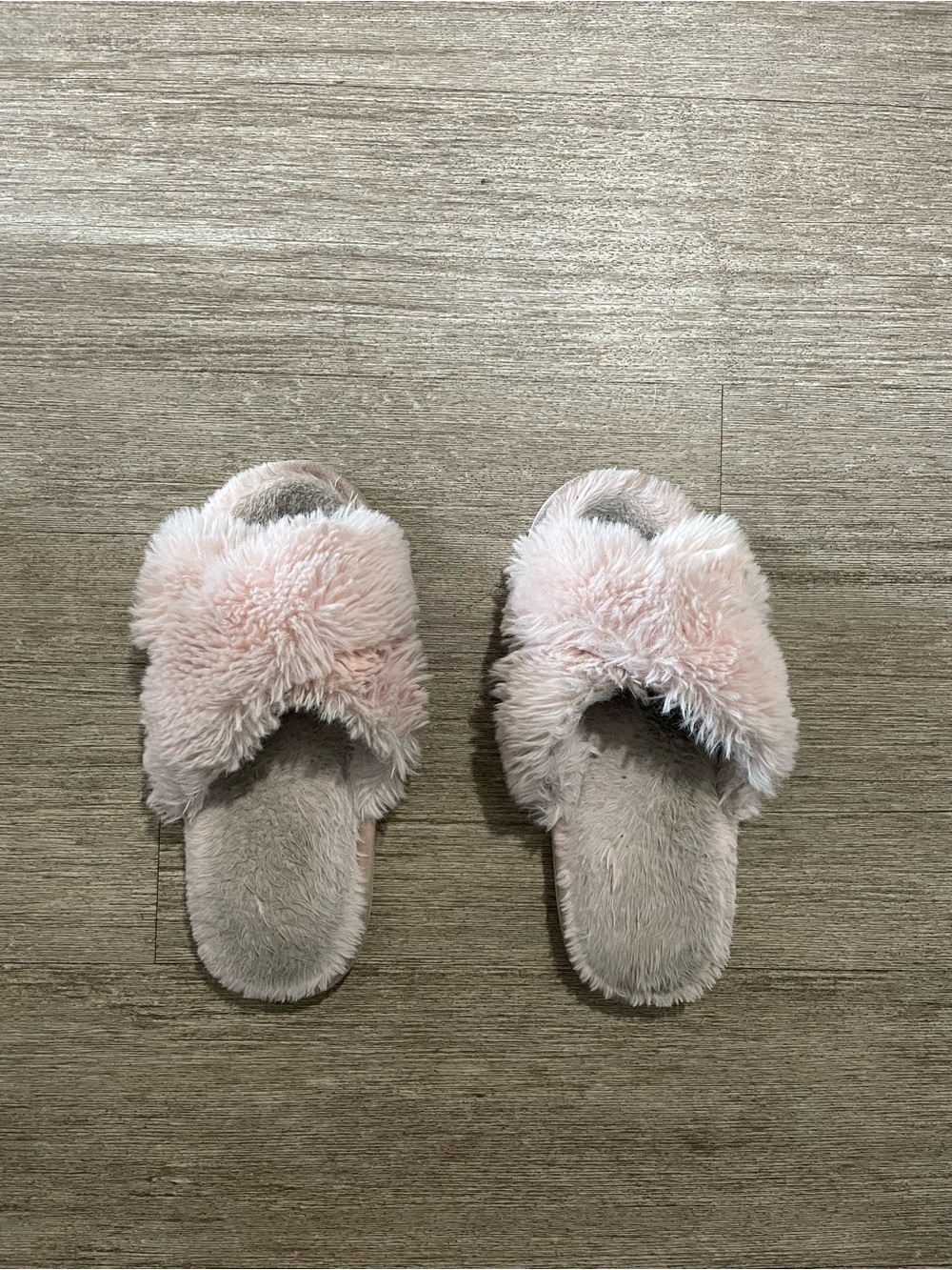 Amazon Women's Plush Faux-Fur Slide Slippers in Light Pink